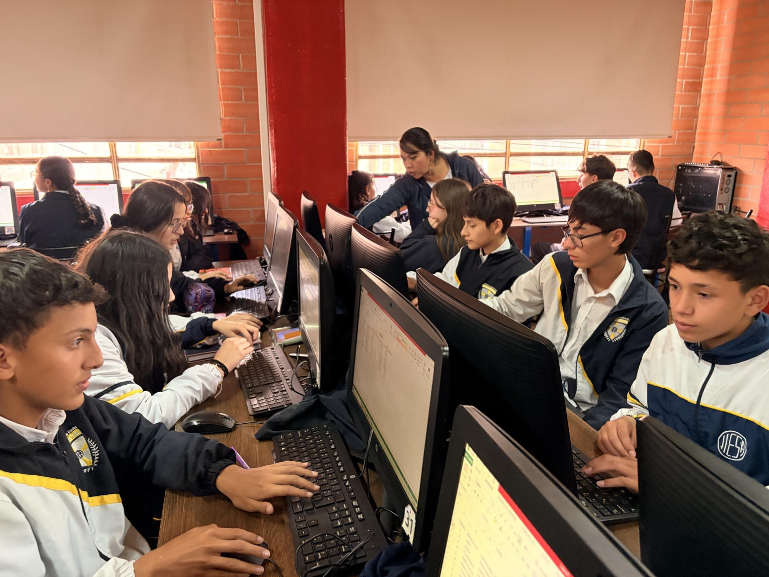 Sala de informática del Instituto de Integración Escolar San Agustín