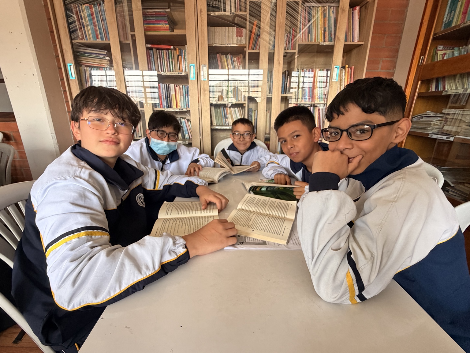 Estudiantes de bachillerato en clase
